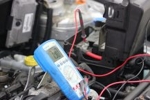 Les voltmètres pour les voitures : les modèles adaptés pour mesurer la tension de la batterie de votre voiture